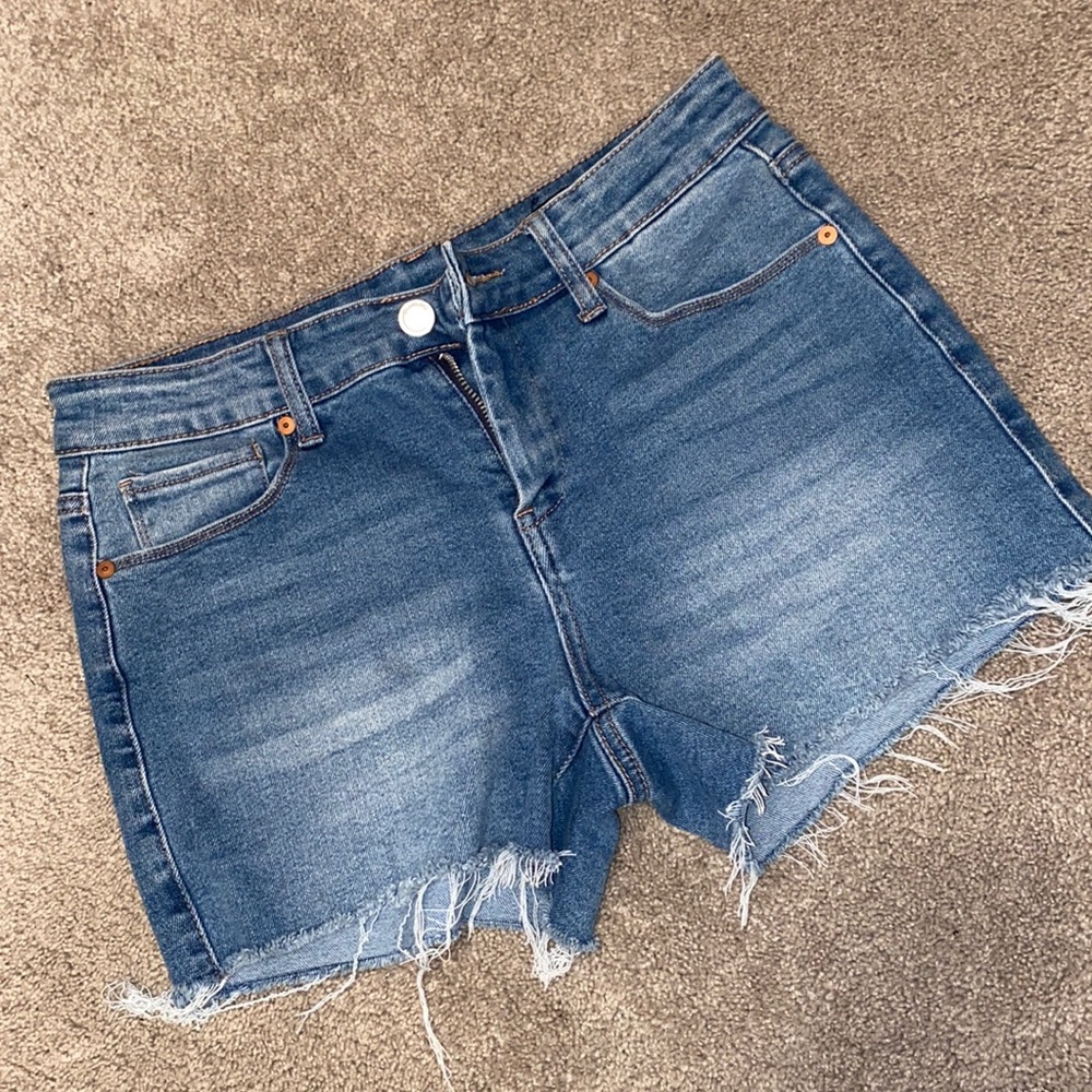 BLANK NYC JEAN SHORTS